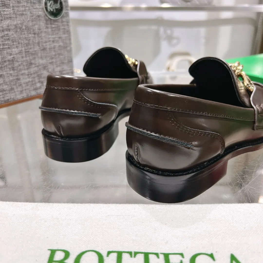 [BV] Top P: 860💰 Size: Female 35-39 (Female 40 custom-made) Male 39-44 (38.45 non-refundable) Bottega Veneta 2025 Autumn and Winter counter style! Small round toe loafers! Imported leather outsole! Imported open edge beaded cowhide! Solid color Niuli!